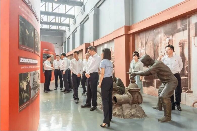 市城投集团公司向导班子开展“七一”主题党日活动-党建学习专栏-武汉城投集团 